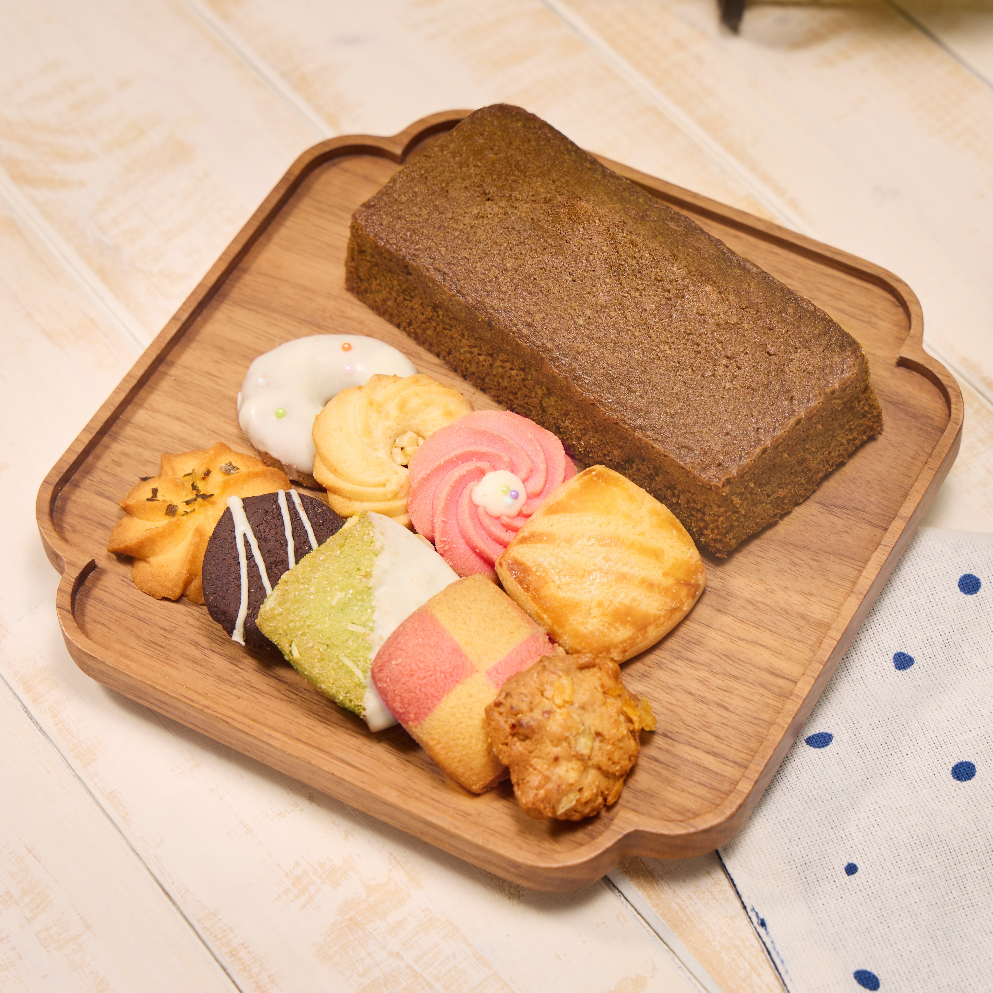 磅蛋糕和九宮格餅乾